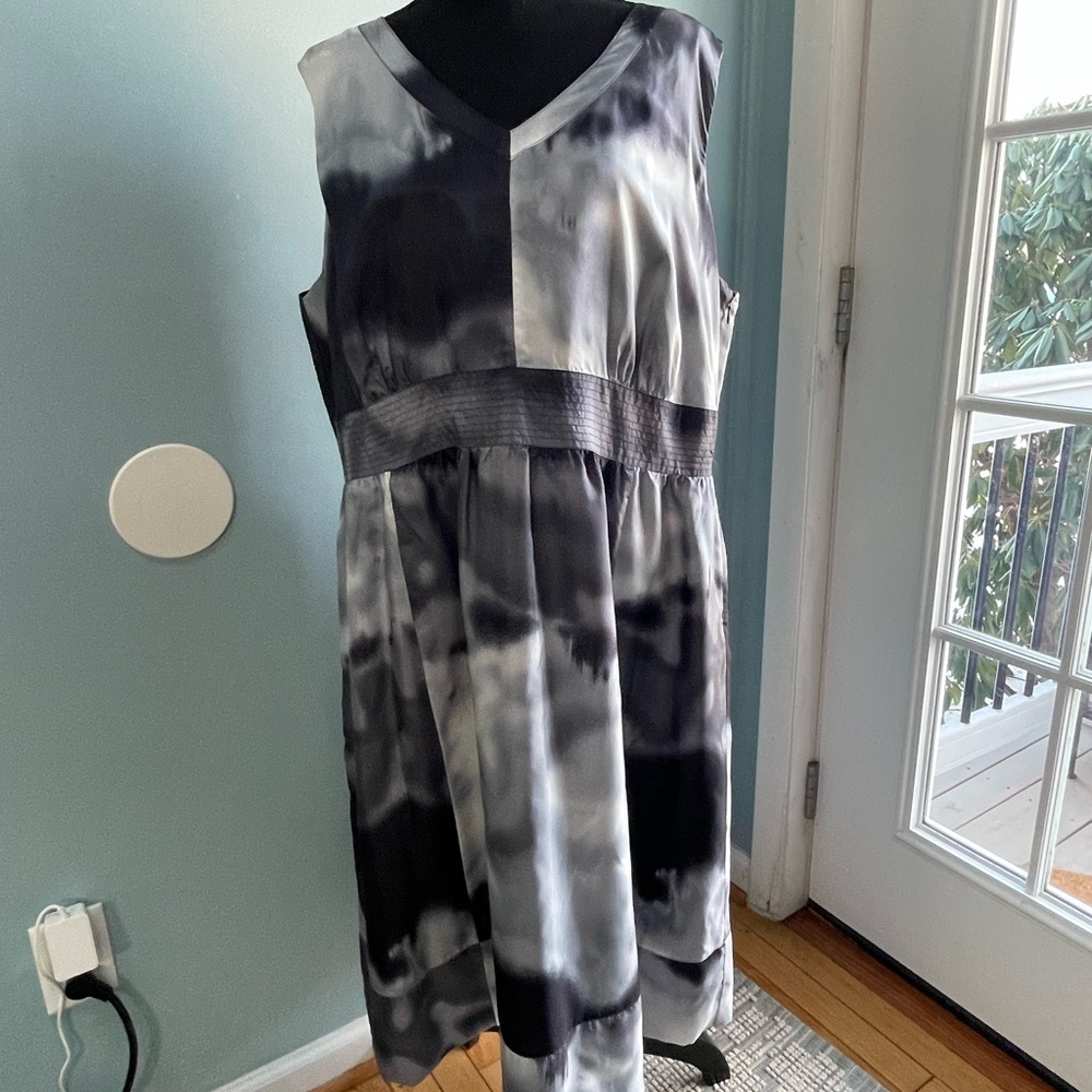 Avenue Black,Silver and Gray Midi Dress